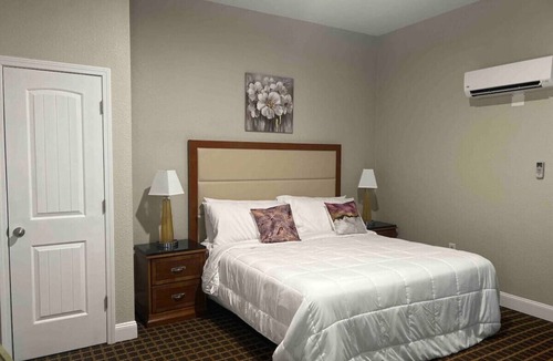 Laurel Hotel | Hotel Pinehurst- Arabian Suite 104
