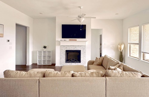 Haslet House | House in North Fort Worth