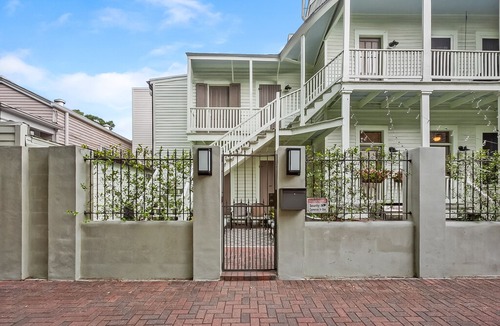 Garden District House | House of Krewe–1860 Victorian Garden District Home