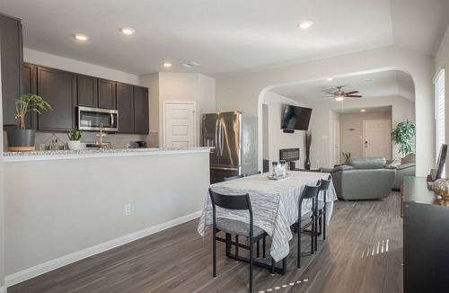Iowa Colony House | House with style and comfort for a unique stay