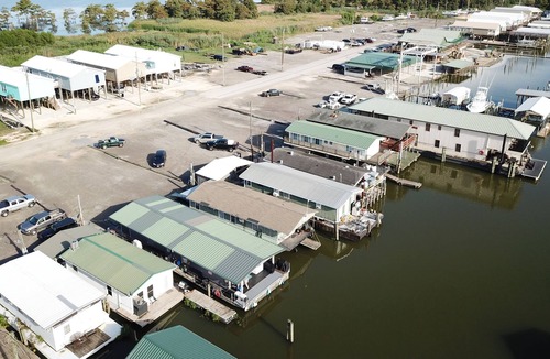 Venice Boat Rental | HOUSEBOAT