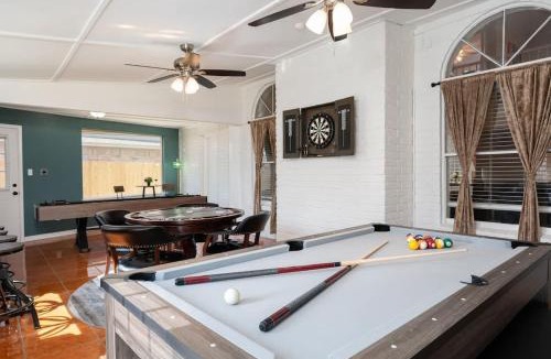 Atascocita House | Houston Escape Heated Pool Cabana & Game Room