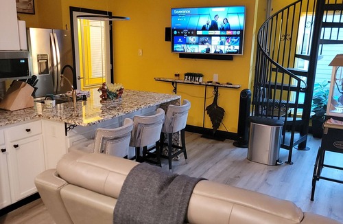 Montrose House | Houston Sweet spot Town house in shadows of downtown skyscrapers' w/rooftop view