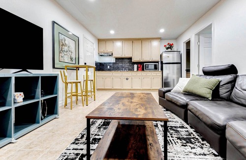 Houston Apartment | Houston Unique Private Retreat, 17 mins to Downtown - Quiet and Peaceful