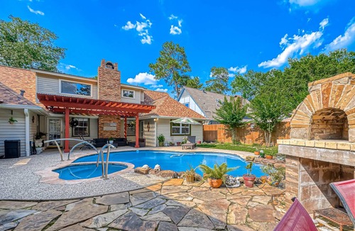 Spring Branch West Villa | Houston’s 4BR and 2B with Pool