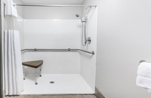 Lafayette Hotel | Howard Johnson by Wyndham Lafayette