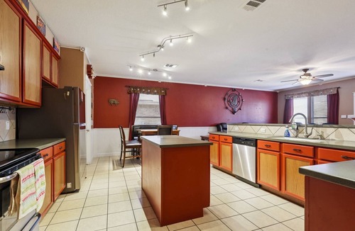 Hutto House | Huge Handicap Accessible Home Sleeps 21. Game Room, Office, Stocked Kitchen with so many TVs