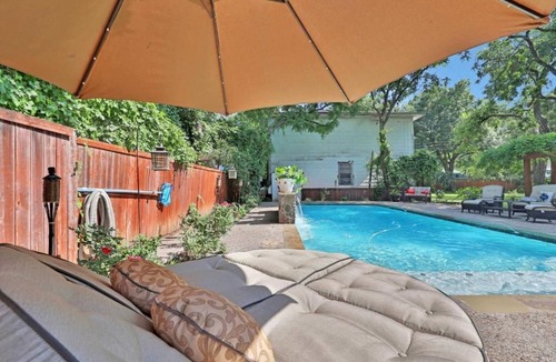 Gainesville Bed & Breakfast | Huge King Suite with Private Bath, Hot Tub and Pool.
