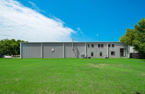 Roanoke House | Huge Loft-Style Barndominium Near NASCAR & Old Town Roanoak