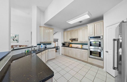 West San Antonio House | Huge Oasis! 5/4 HOUSE w/Hot Tub Beautiful!