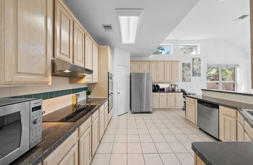 West San Antonio House | Huge Oasis! 5/4 HOUSE w/Hot Tub Beautiful!