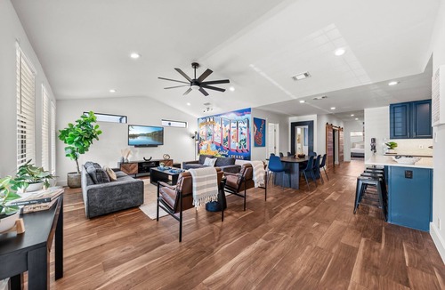 Bouldin House | Huge Patio Game Room w/Pool - 18 Beds - Downtown