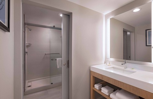 Four Points Hotel | Hyatt Place Austin/Lake Travis/Four Points
