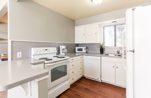 Hyde Park House | Hyde Park Historic District - Close To Everything Austin Has To Offer!