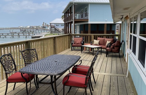 Rockport House | Incredible Sunsets and Big Fish Await on Copano Bay! Big Deck and Bigger Pier!