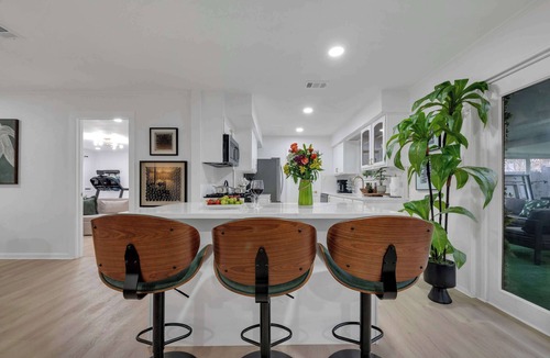Irving House | Indoor Pool & Hot Tub Near AT&T Stadium