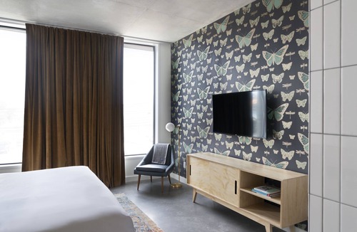 East Cesar Chavez Hotel | Indulge in Home-Like Comfort! Dog-friendly, City View, Near Texas Music Museum