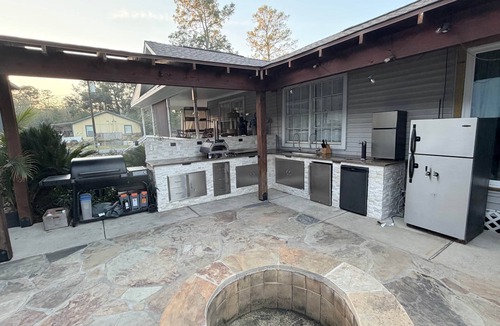 New Caney House | Industrial farmhouse style private guest house