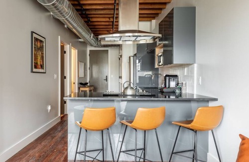 Central Business District Hotel | Industrial Style Apartment near Top Attractions