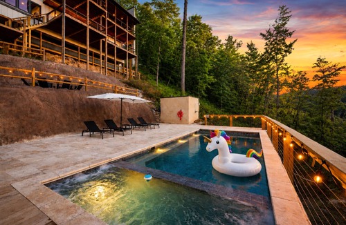 Epworth Cabin | Infinity Ridge: Elevated Pool Escape w/Epic Views Hot-Tub Fire-Pit Games