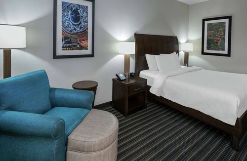 Far North Central Hotel | Inviting Room Near PopStroke - 2 miles | Prime San Antonio Location