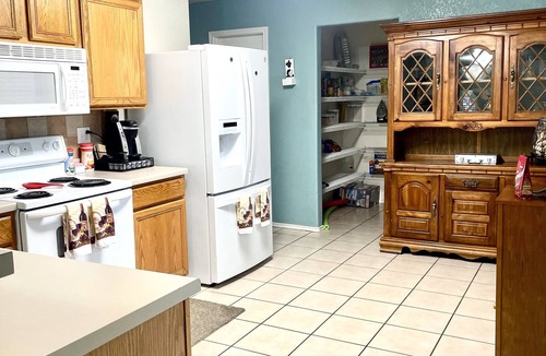 San Antonio House | Jacuzzi Home near Fiesta Texas SeaWorld and Lackland AFB