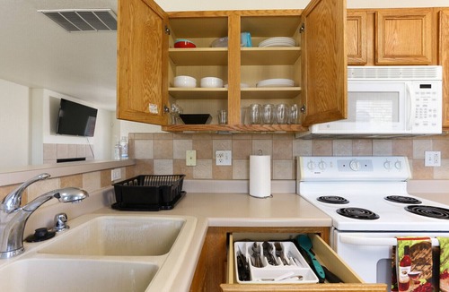 San Antonio House | Jacuzzi Home near Fiesta Texas SeaWorld and Lackland AFB