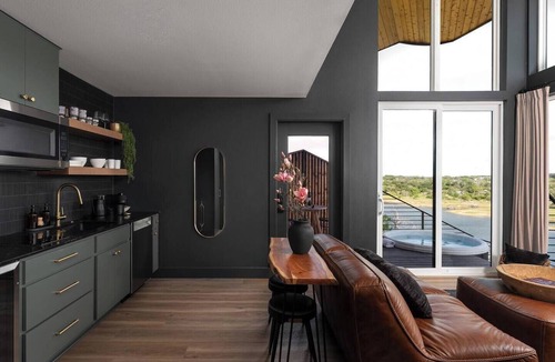 Spicewood House | Jasper Luxury Cliffside Cabin on Lake Travis
