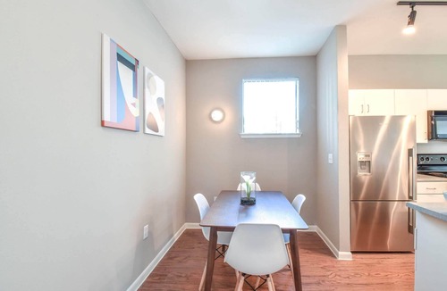 Legacy Park Apartment | Kasa | Welcoming Studio + Amenity Access | Plano