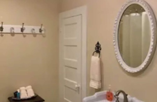 Granbury House | Kathleen Suite at the Captains House