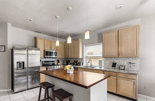 Katy House | Katy Family Retreat · Heated Pool, Hot Tub, Game Room · Sleeps 16