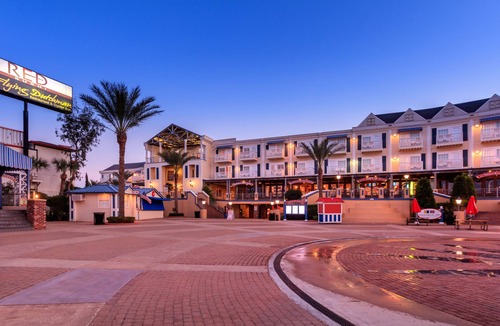 Clear Lake Shores Hotel | Kemah Boardwalk Inn
