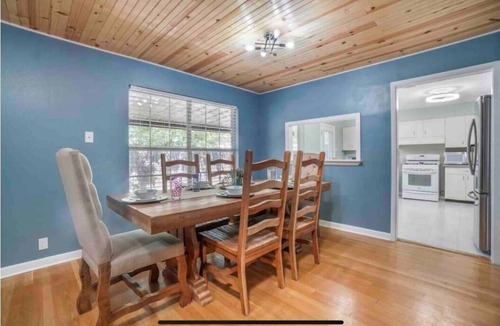 Shearer Hills - Ridgeview House | KING BED/Air Port/Lackland/Quarry/Medical Center