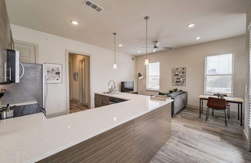 Fort Worth Apartment | King Bed, Corp Stays, West 7th Cowboy's Retreat