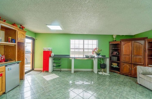 Mineral Wells Apartment | King Bed Non-Smoking