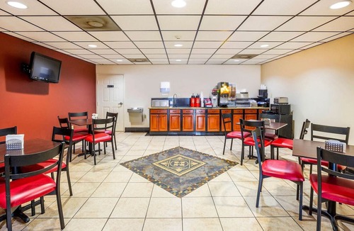 Port Allen Apartment | King Bed | Port Allen LA