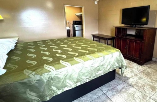 Forrest City Apartment | King Bed | Smoking | Forrest City