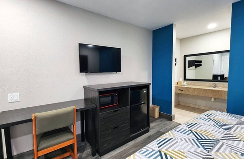 Wharton Hotel | King Bed with Free Breakfast, Parking, Near Riverfront Park