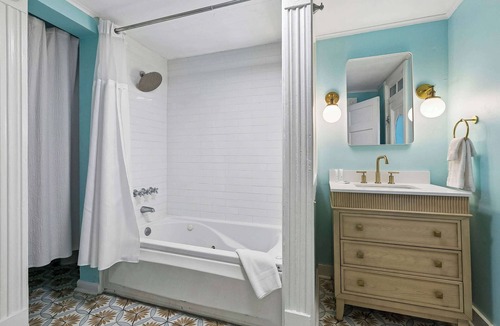 Faubourg Marigny Hotel | King Courtyard Room - Located in the historic B &W Courtyards Inn