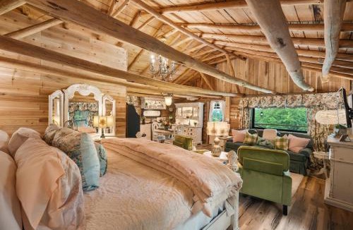 Rudy House | King-Delicately decorated-Log cabin charm-Front porch living-The Pampered Peacock
