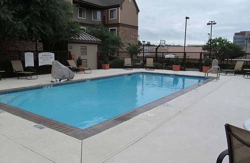 Vance Jackson Hotel | King Suite | Pool | Free Breakfast | Near Medical Center District | 3 Rooms