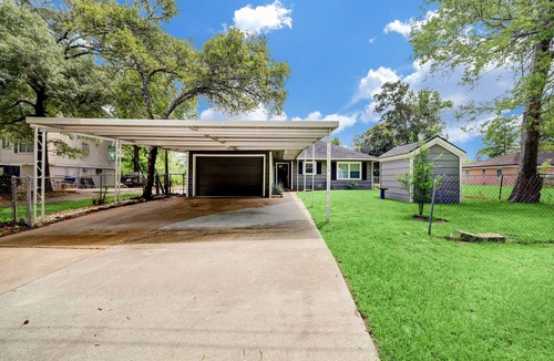 Kingwood Cottage | Kingwood Cove Cottage - 10 mins from IAH - Water Front