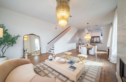 South Central Houston House | Kirby Haus ·Modern Luxury· West U· RiceVillage · sleeps16 ·EV 🚗🔌 3900sqft ⭐️⭐️⭐️⭐️⭐️