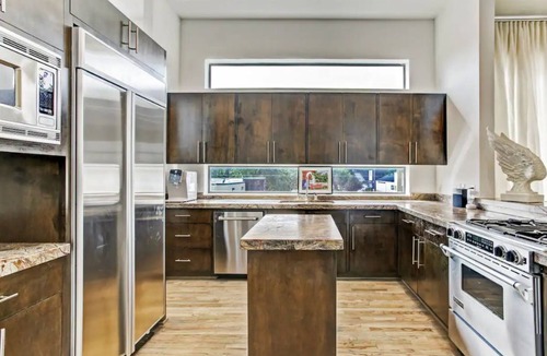 South Central Houston House | Kirby Haus ·Modern Luxury· West U· RiceVillage · sleeps16 ·EV 🚗🔌 3900sqft ⭐️⭐️⭐️⭐️⭐️