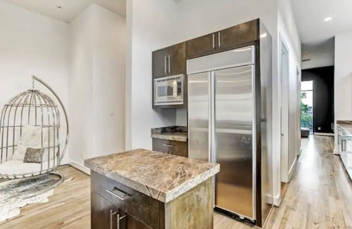 South Central Houston House | Kirby Haus ·Modern Luxury· West U· RiceVillage · sleeps16 ·EV 🚗🔌 3900sqft ⭐️⭐️⭐️⭐️⭐️