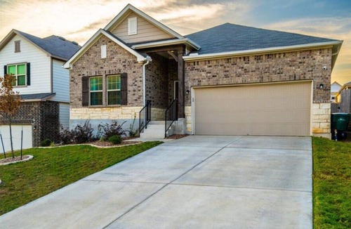 Live Oak House | Kozy Casa *Spacious Home *Discounts *Long Stays OK * Dogs OK
