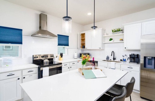 Mahncke Park Condo | KozyCo Retreat - Modern Comfort in Mahncke Park, Close to Attractions