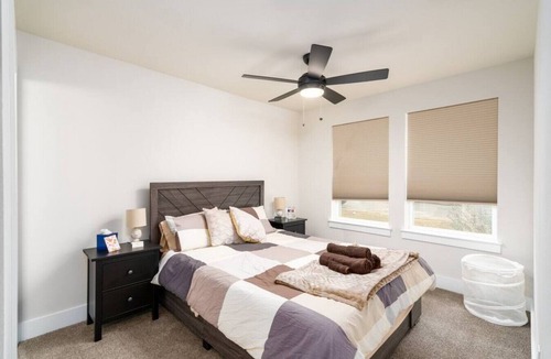 Mahncke Park Condo | KozyCo Retreat - Modern Comfort in Mahncke Park, Close to Attractions