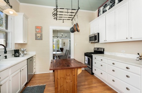Natchez Cottage | La Belle Bungalow | 2/2, Pet Friendly w/fee | Pool Access