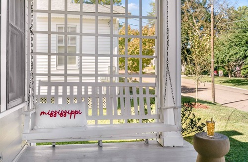 Natchez Cottage | La Belle Bungalow | 2/2, Pet Friendly w/fee | Pool Access